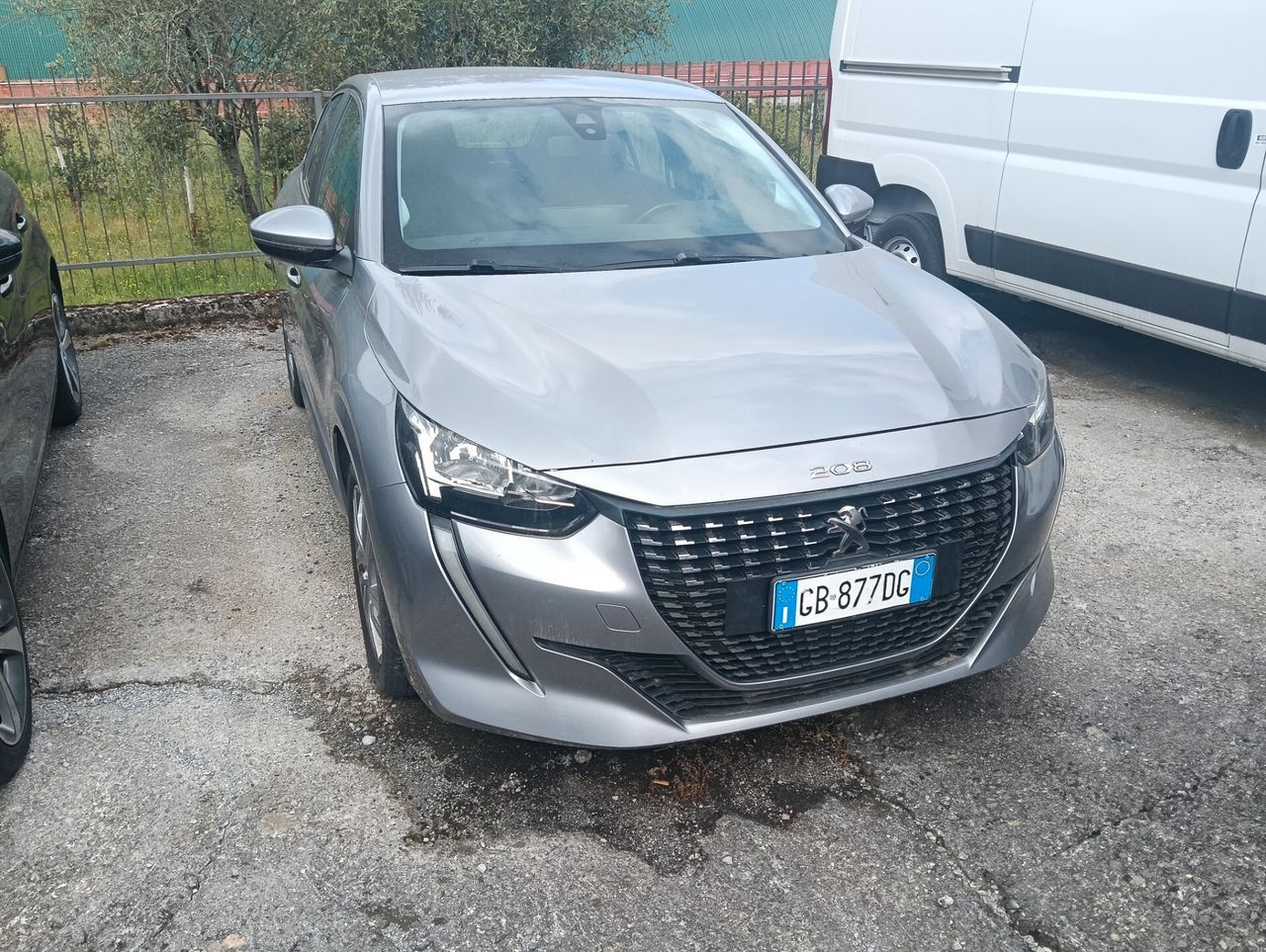 PEUGEOT 208