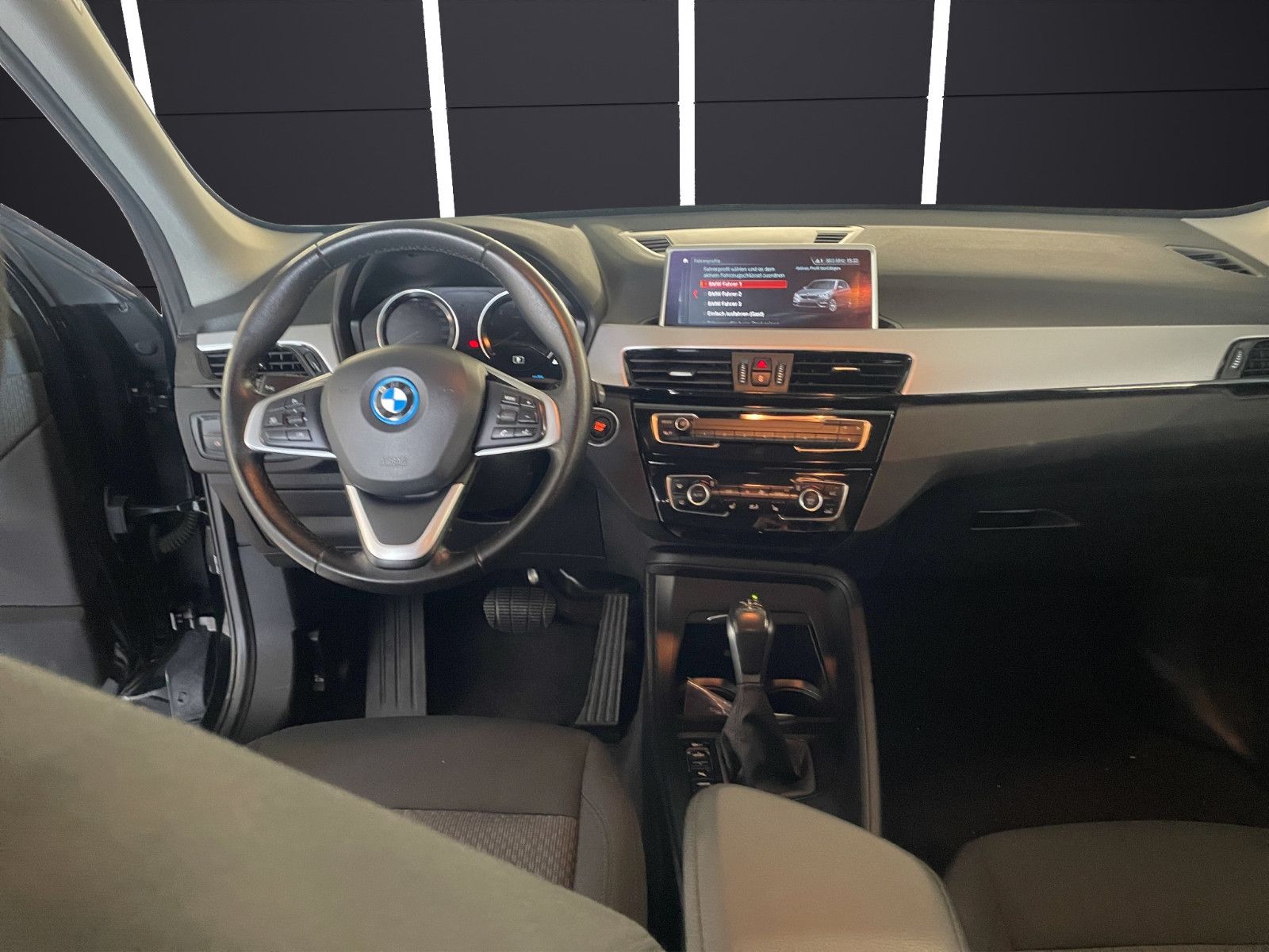 Fahrzeugabbildung BMW X1 xDrive 25 e Advantage *PDC*SitzHz*Navi*Allrad