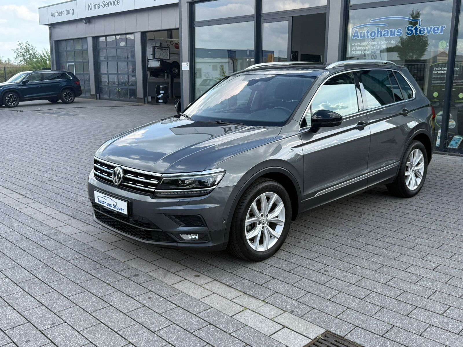 Fahrzeugabbildung Volkswagen Tiguan IQ.DRIVE PANO NAVI KLIMAAUTO SITZHEIZ AHK
