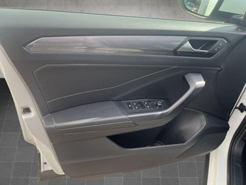 Volkswagen T-Roc - 10
