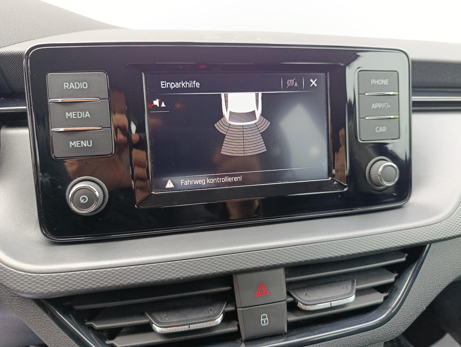 Skoda Scala Active Car Play Tempomat SHZ PDC AHK