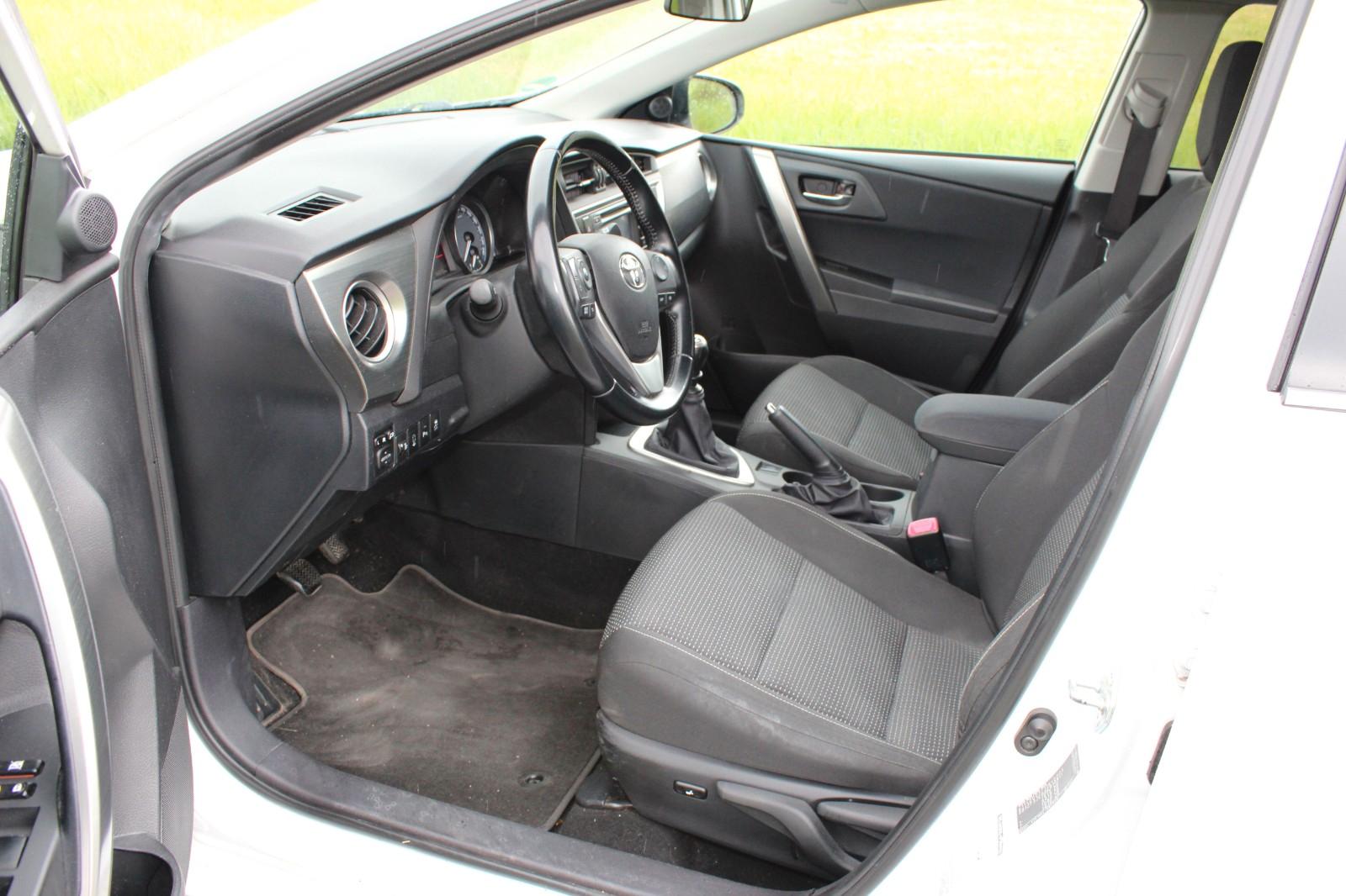 Toyota Auris 2014 — photo 6