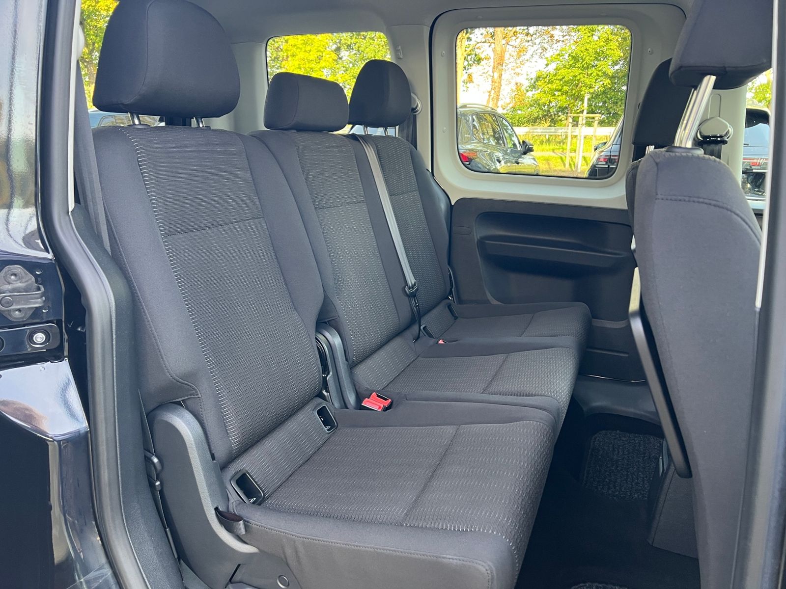 Fahrzeugabbildung Volkswagen Caddy Comfortline 1.4 TSI DSG *Navi, Bi-Xenon, A