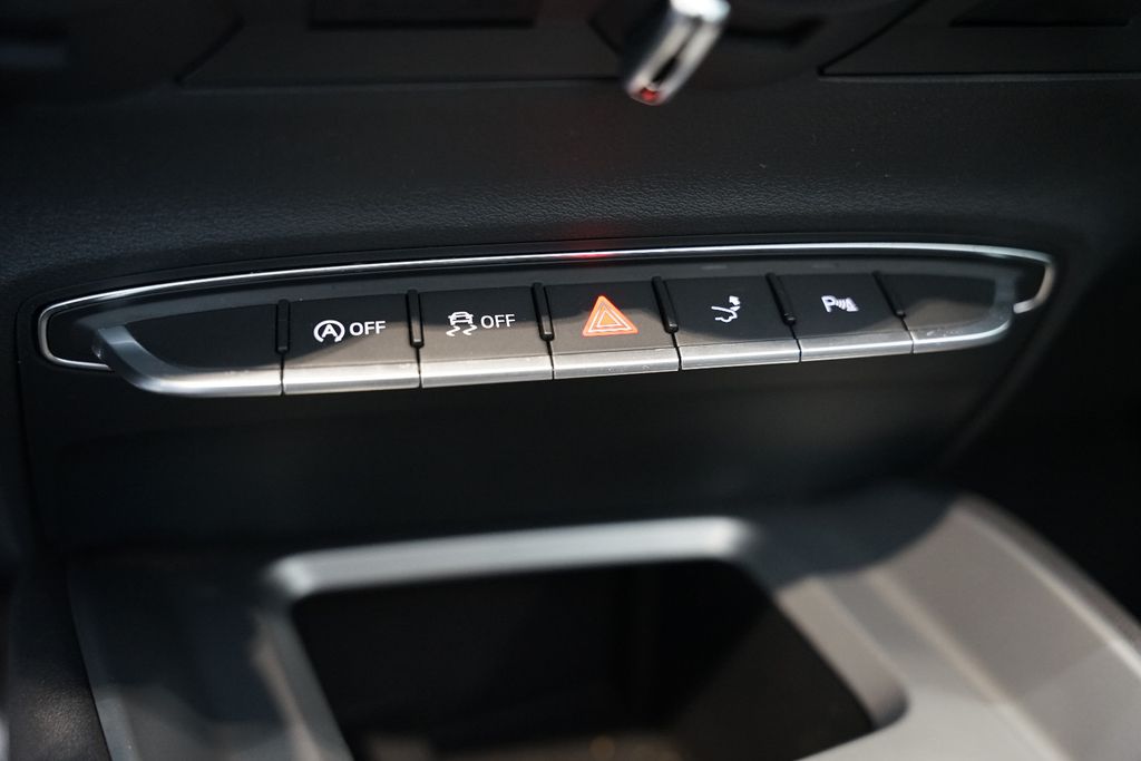 AUDI TT Roadster 1.8 TFSI | MMI | Xenon | Alcantara AUDI TT Roadster 1.8 TFSI | MMI | Xenon | Alcantara