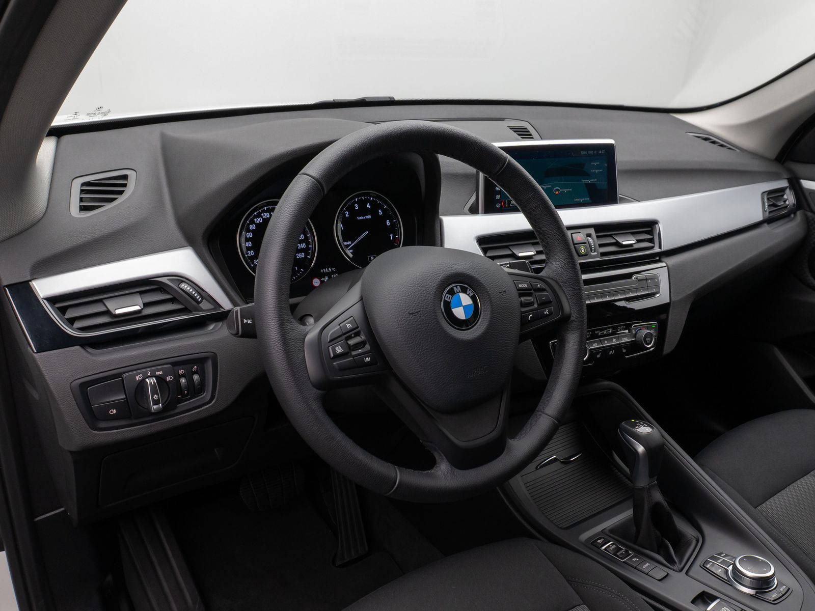 Fahrzeugabbildung BMW X1 xD25e Parkassist DAB Navi Geschwindigkeitsreg