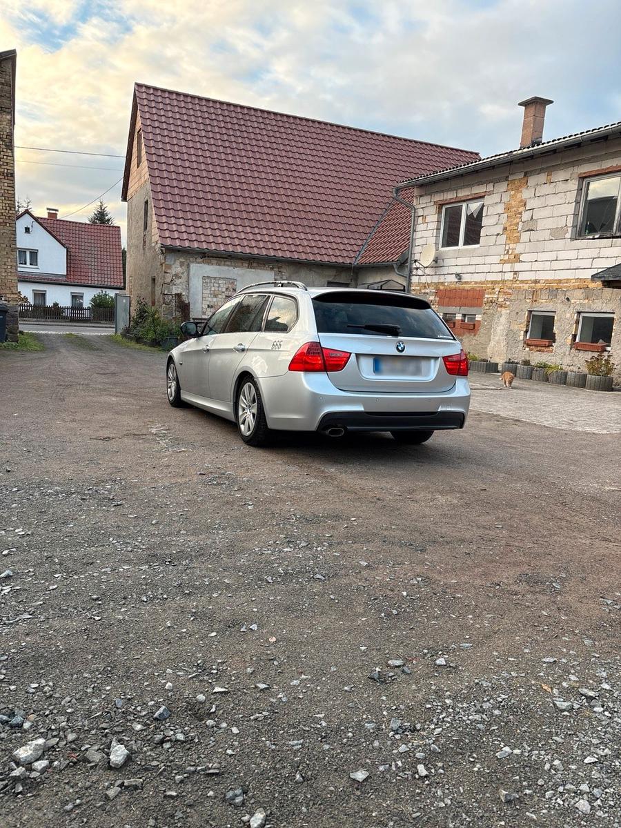 BMW 318 2011 — photo 6