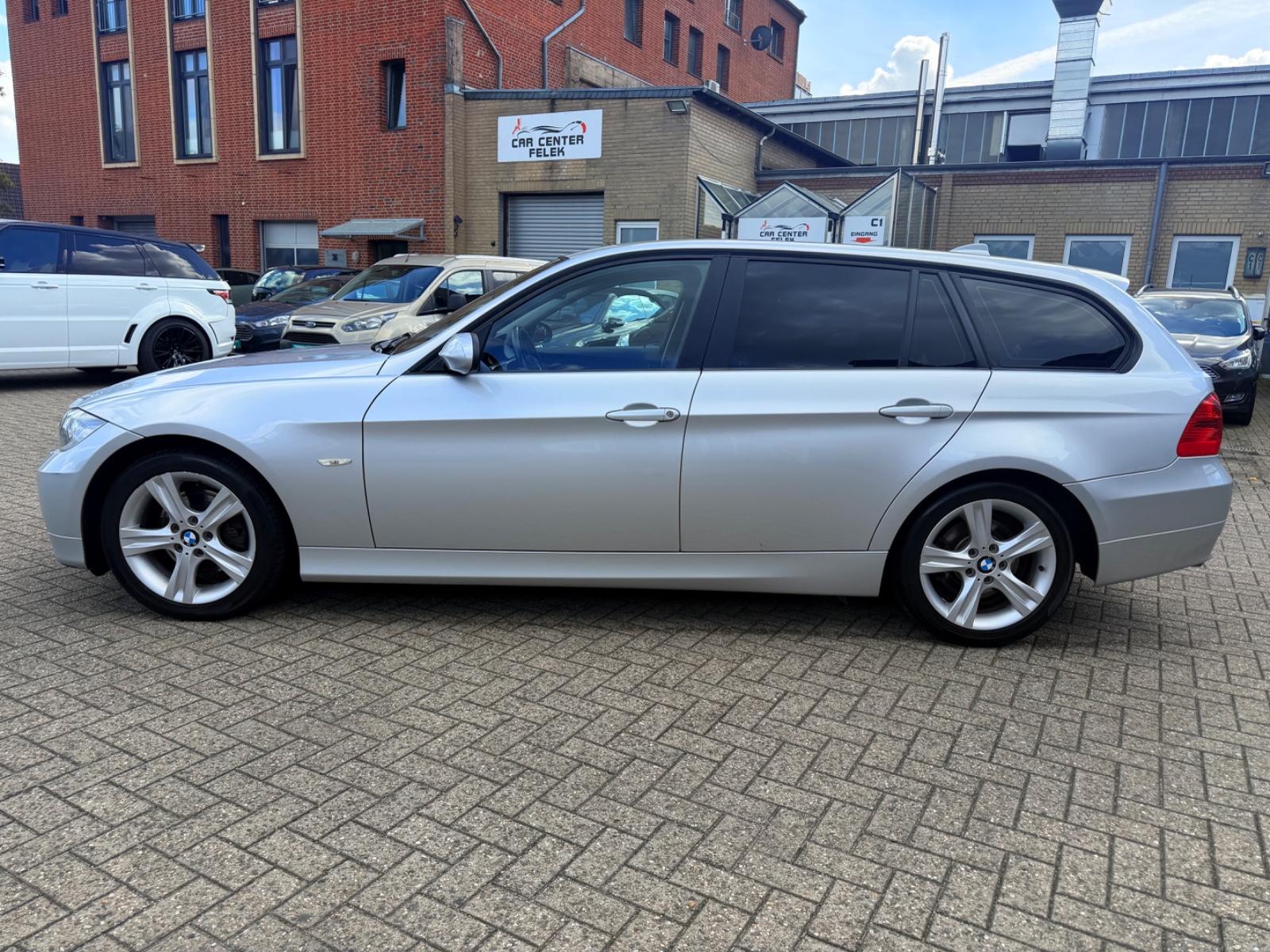 BMW 320 2008 — rear view