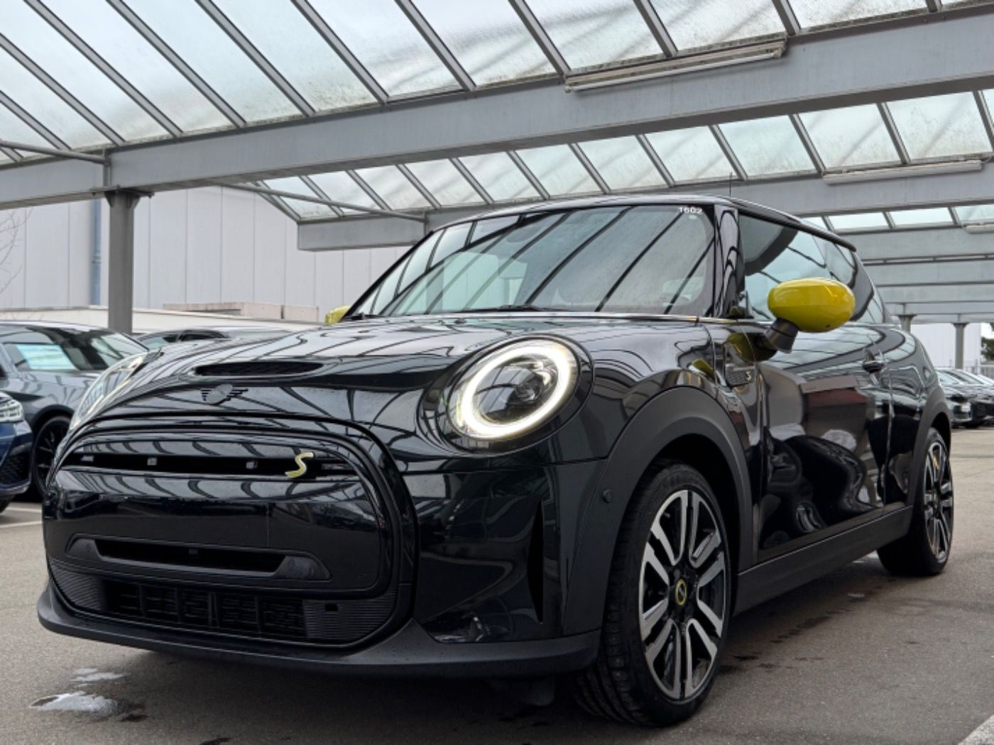 Fahrzeugabbildung MINI Cooper SE Electric Trim GSD GARANTIE bis 11/2028