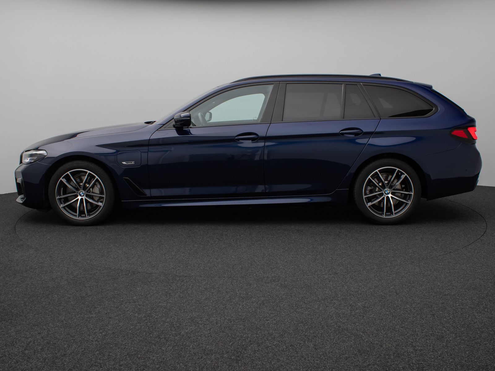 Fahrzeugabbildung BMW 530e xD M Sport Kamera H/K DAB Individual Alarm