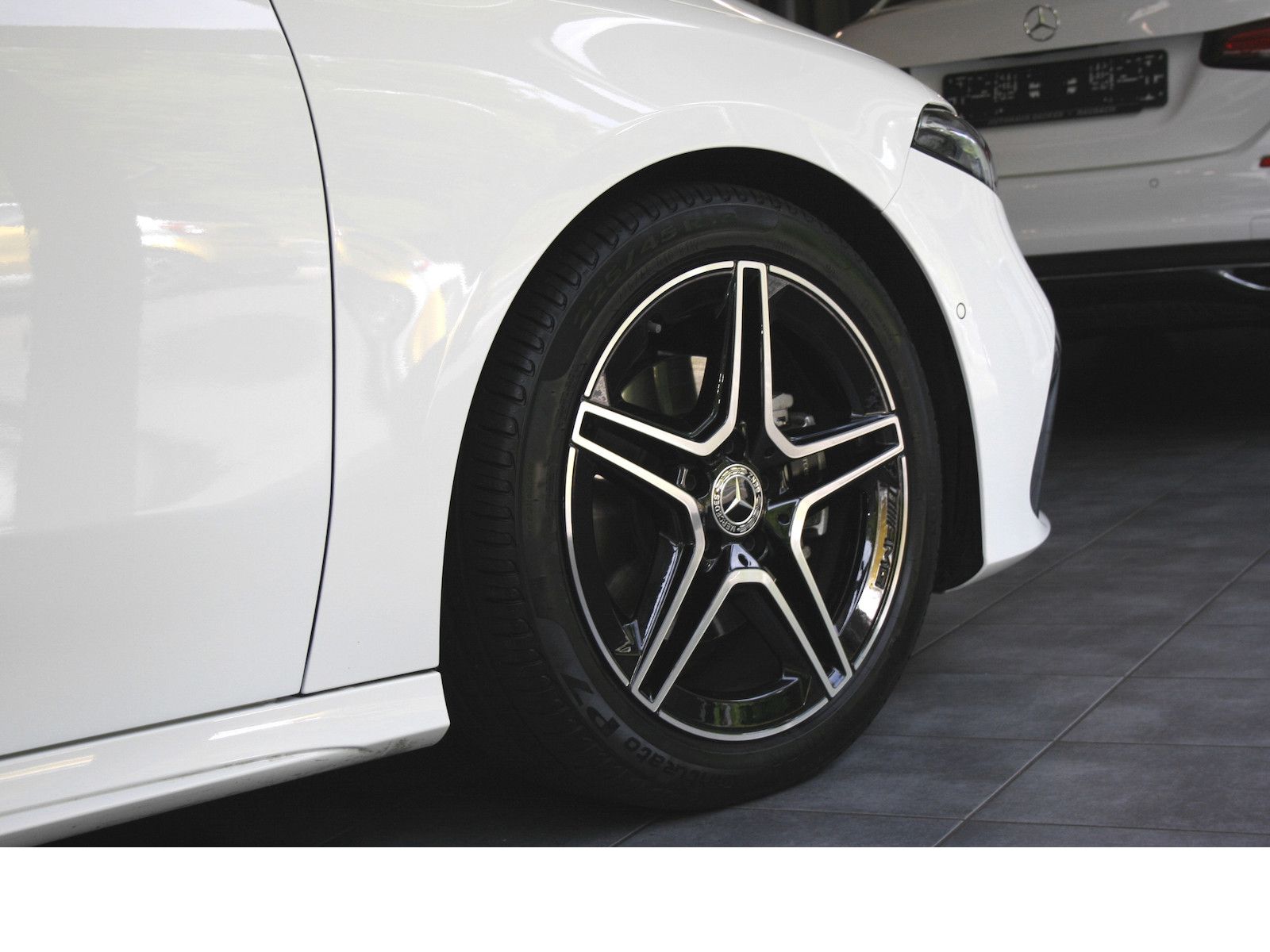 Fahrzeugabbildung Mercedes-Benz A 180 AMG Advanced Plus Limousine *Night*Ambient