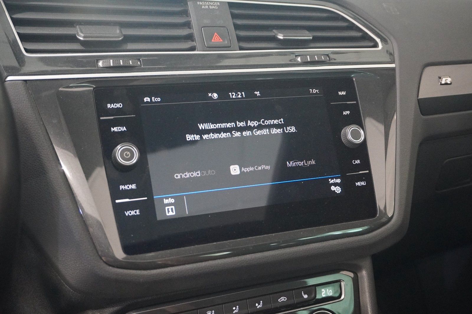 Fahrzeugabbildung Volkswagen Tiguan 2.0 TSI 4MOTION R-LINE NAVI/KAMERA/SH/AHK