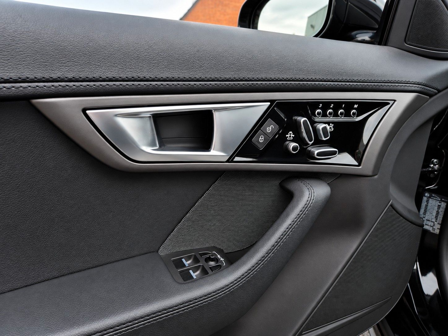 Fahrzeugabbildung Jaguar F-Type Cabrio V8 S/BRD/2.Hd/1A Sammlerzustand