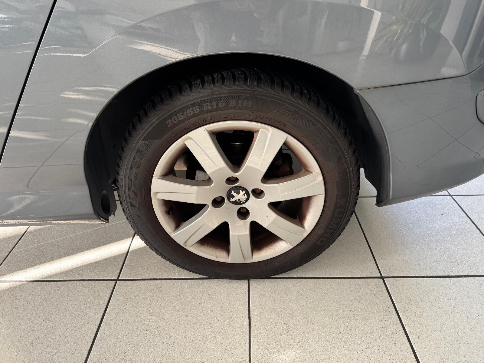 Peugeot 308 2011 — photo 14