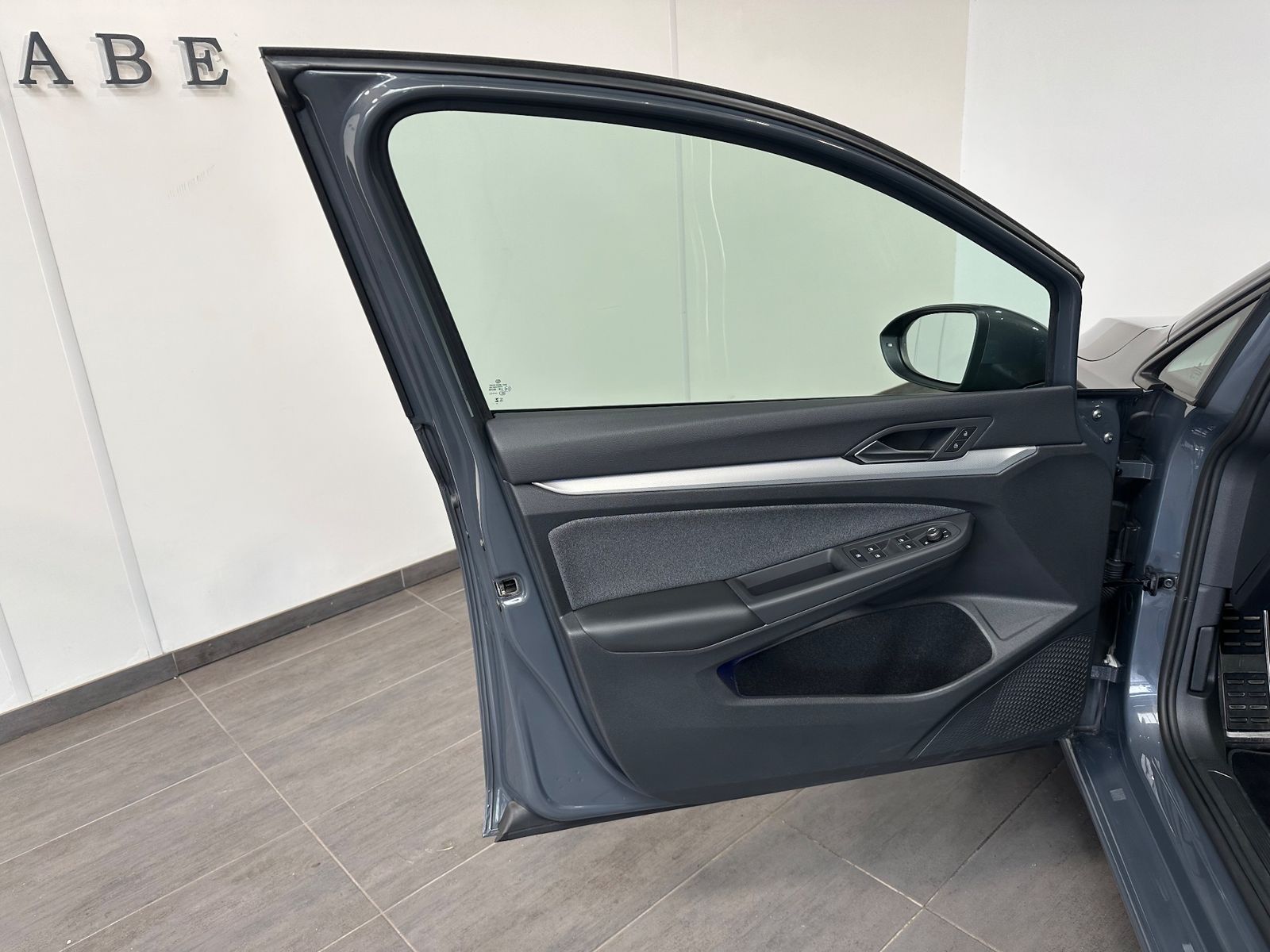 Fahrzeugabbildung Volkswagen Golf 1.5 TSI DSG MOVE NAV+LED+GJR+ACC+SHZ+1HD