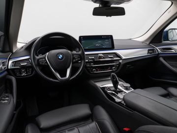 Fahrzeugabbildung BMW 530d Luxury Line Kamera DAB HiFi Stop&Go Alarm