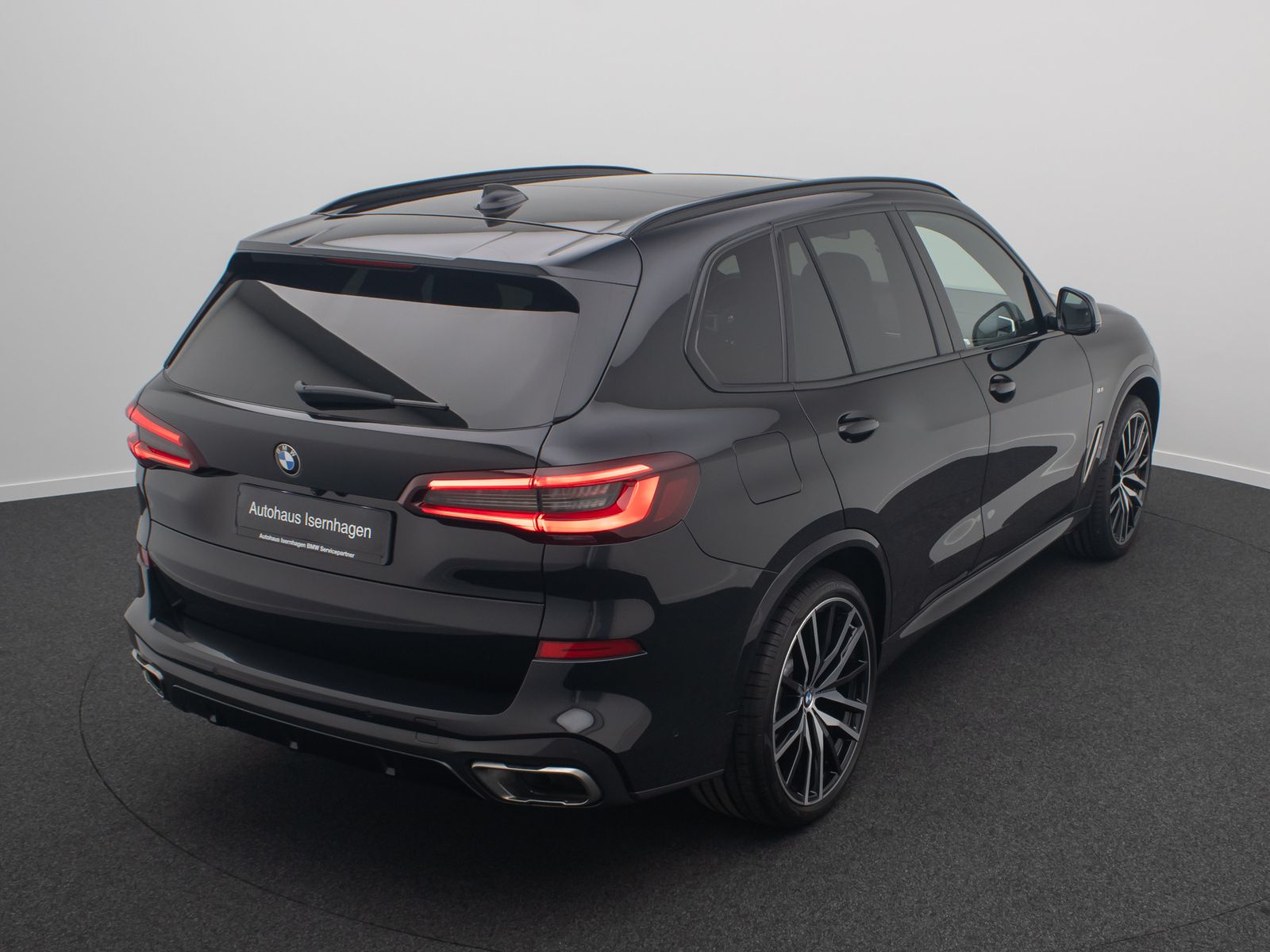 Fahrzeugabbildung BMW X5 M50i 360&deg; HUD Laser SoftCl DispKey Panorama