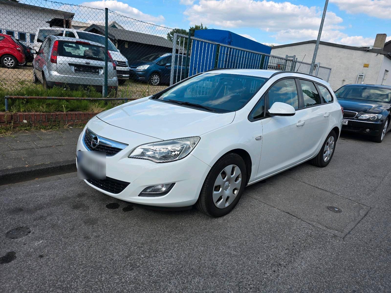 Opel Astra, 2011