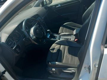Volkswagen Golf - 8