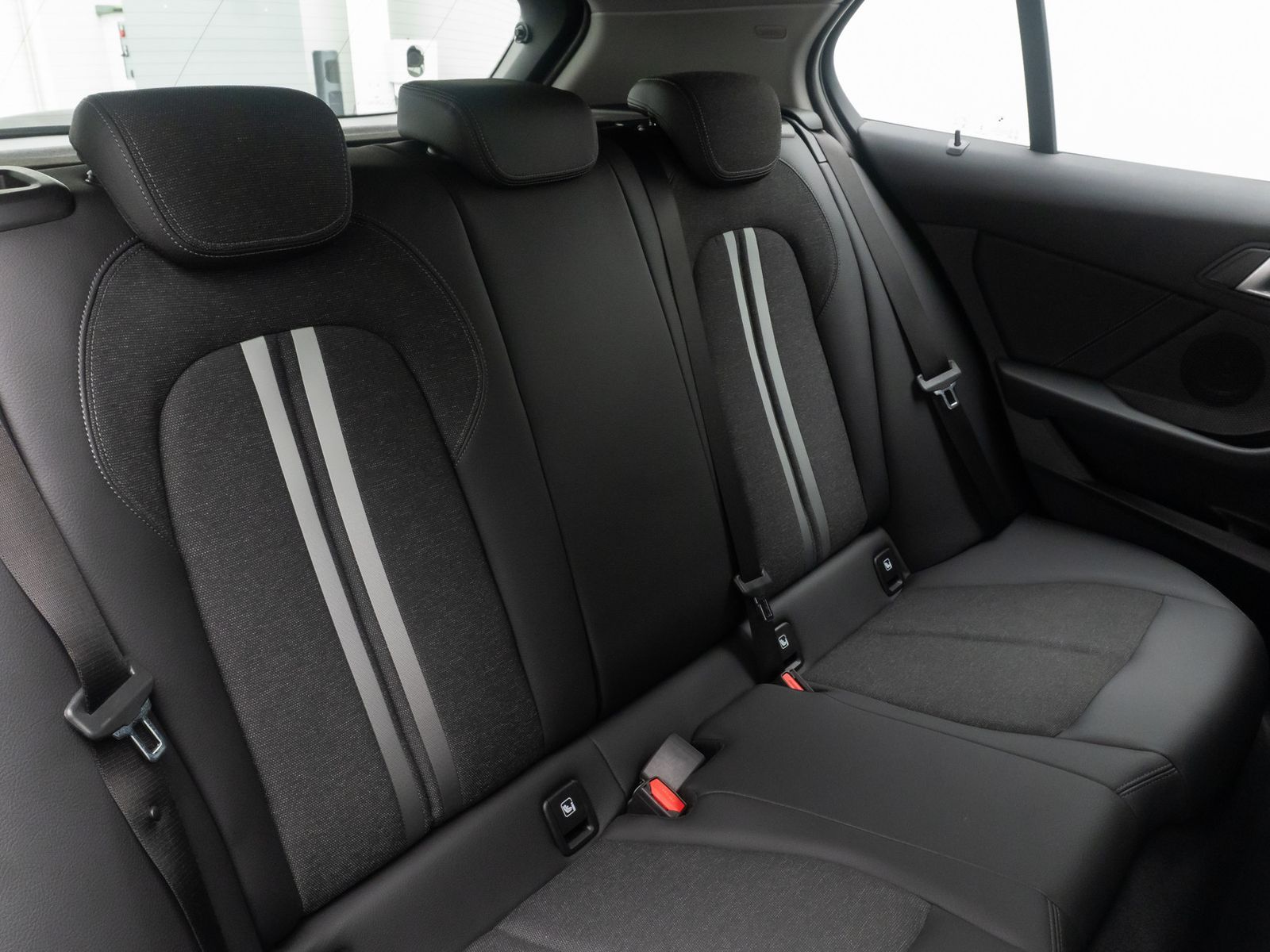 Fahrzeugabbildung BMW 118i Sport Leder HUD DAB Kamera AHK Memory LED
