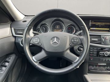 Mercedes E 250 - 12