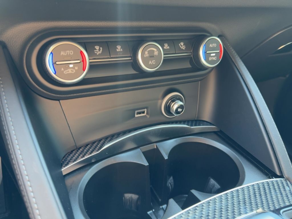 Fahrzeugabbildung Alfa Romeo Stelvio Quadrifoglio