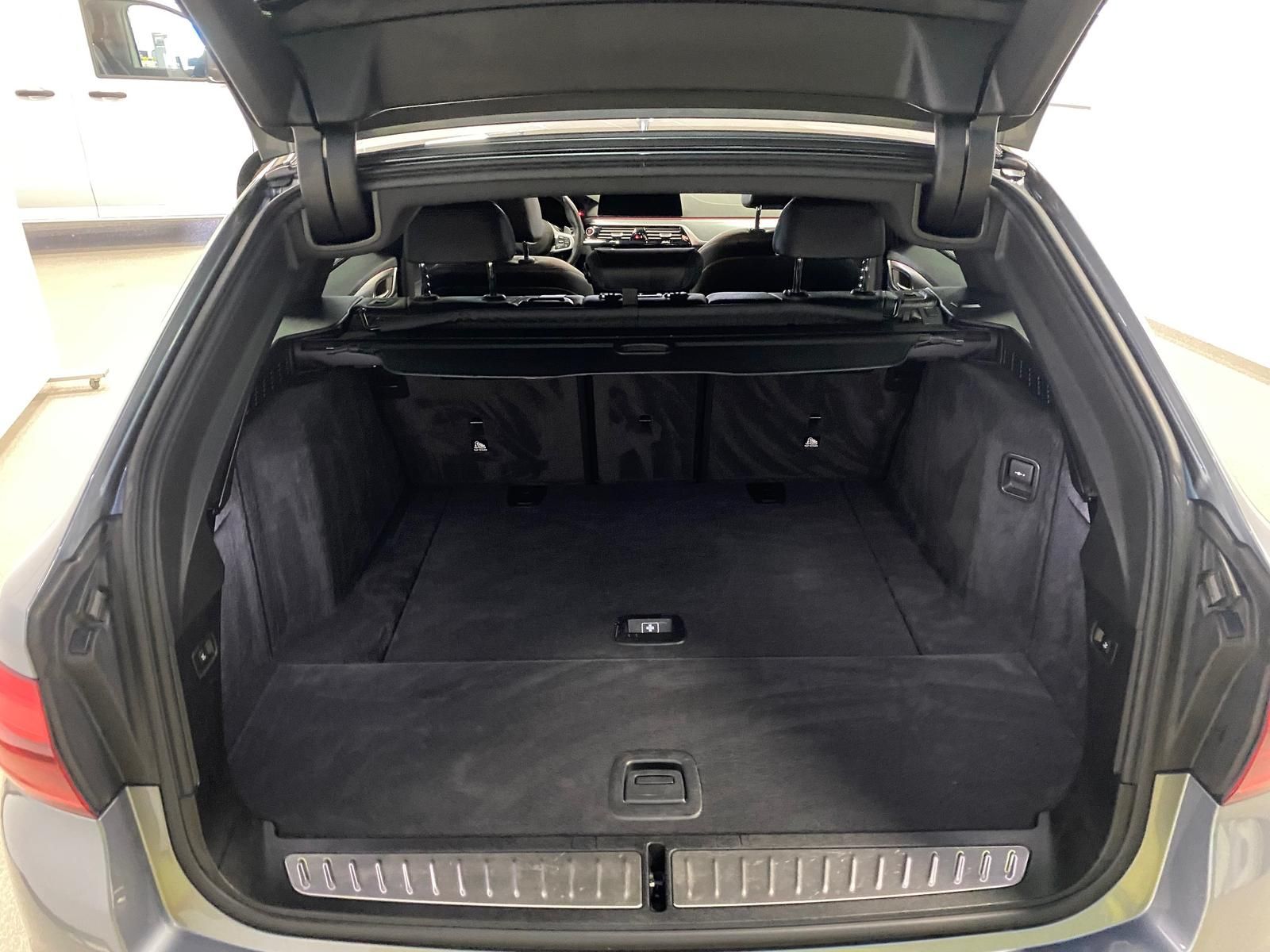 Fahrzeugabbildung BMW 530 3.0 24V 530 d xDrive M-Paket+Sport+LEDER+PDC
