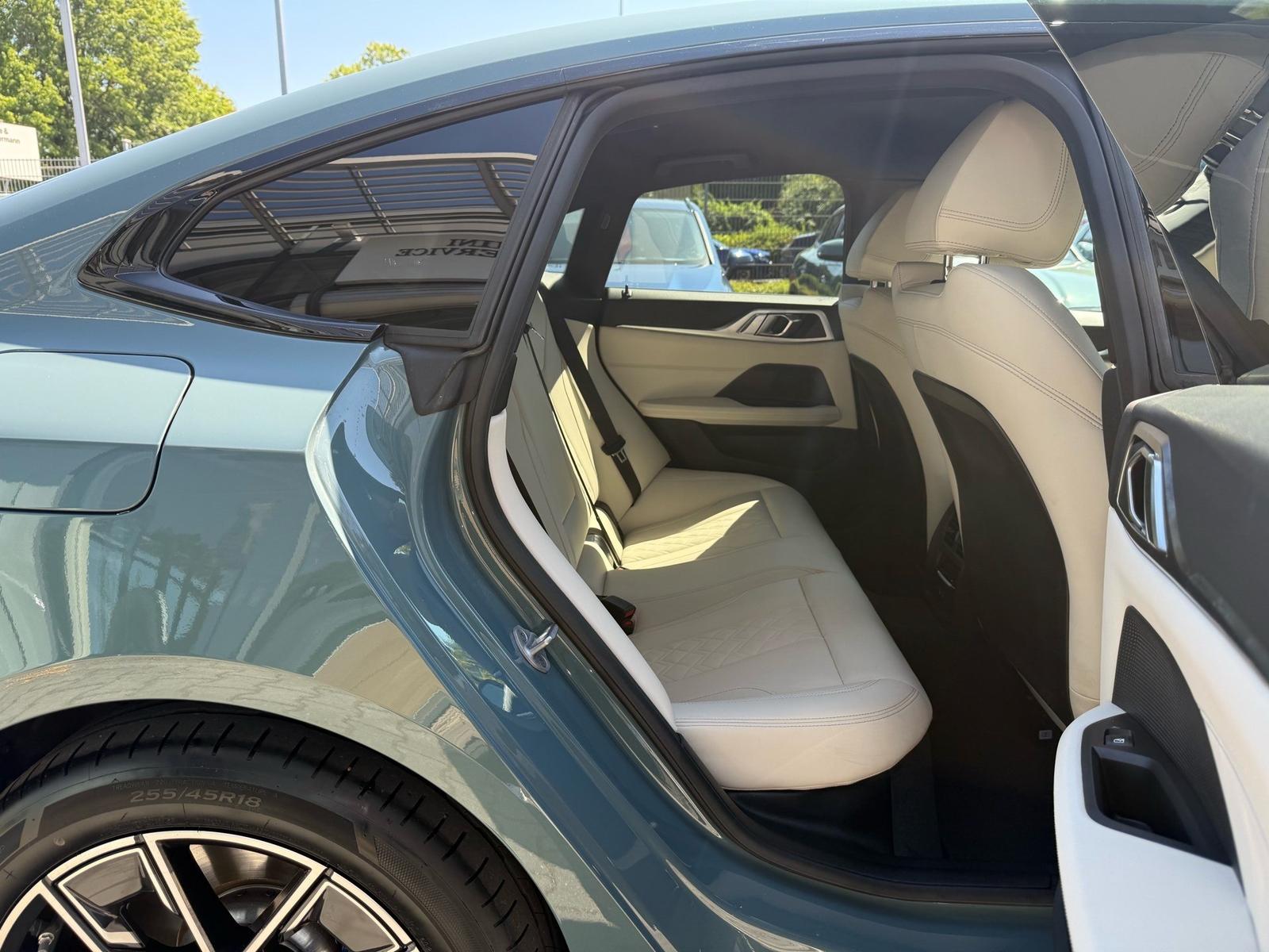 BMW i4 xDrive40 M Sport //CarbonInt. Stop&Go AHK