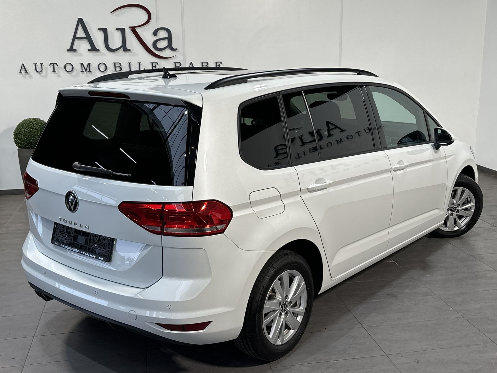 Fahrzeugabbildung Volkswagen Touran 2.0 TDI DSG Comfortline NAV+LED+ACC+PANO
