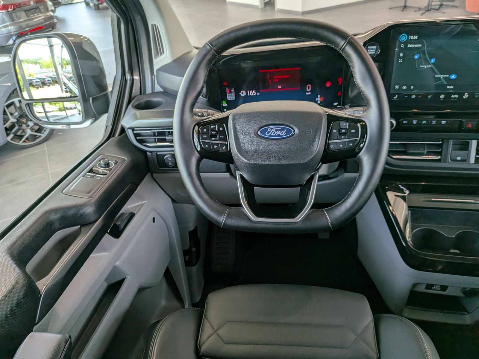Fahrzeugabbildung Ford Tourneo Custom 320 Titaniu-X Leder Pano StHz AHK