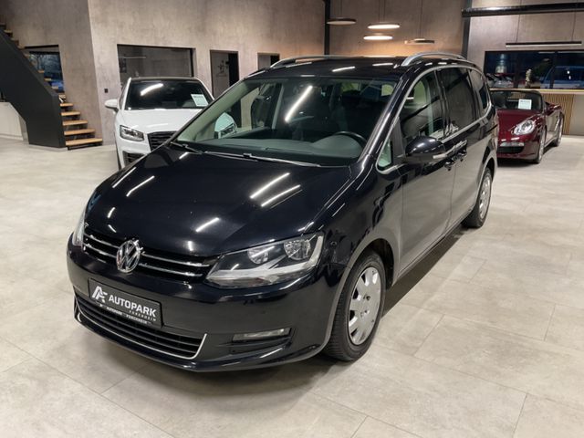 Volkswagen Sharan 2.0 TDI Style Navi Kamera Sitzh. PDC BT