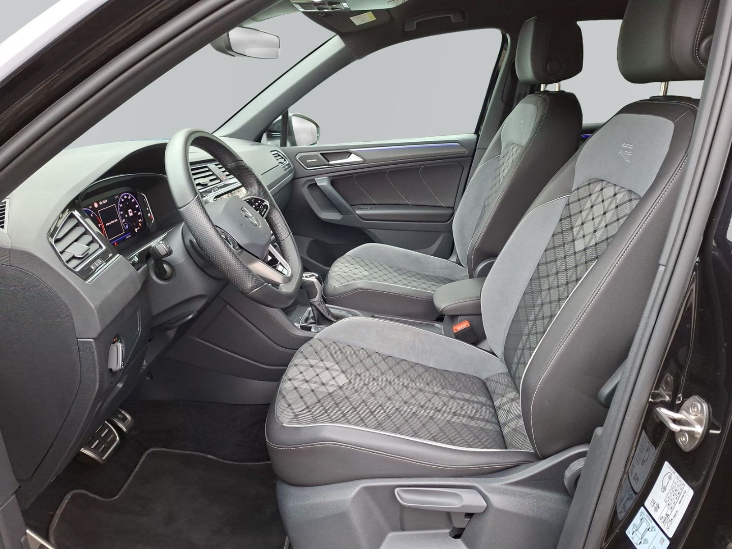 Tiguan 2.0 TDI DSG R-Line *AHK*STHZ*MATRIX*