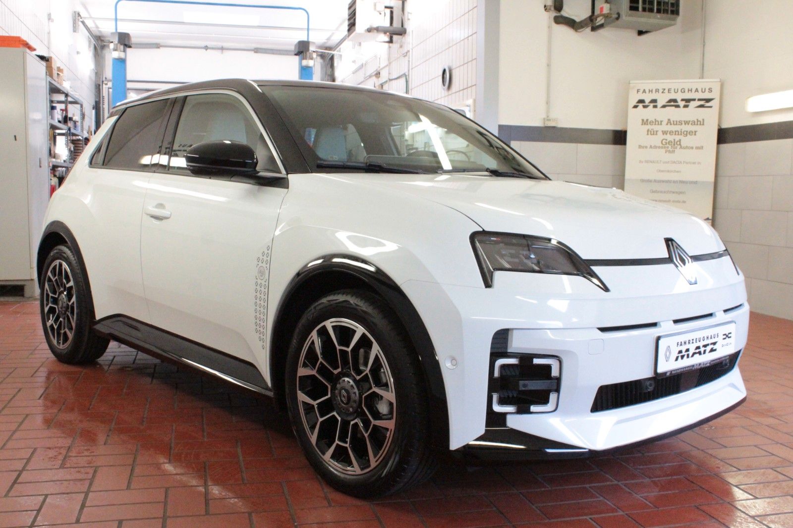 Fahrzeugabbildung Renault R 5 E-Tech 150 Comfort Range Rolland-Garros