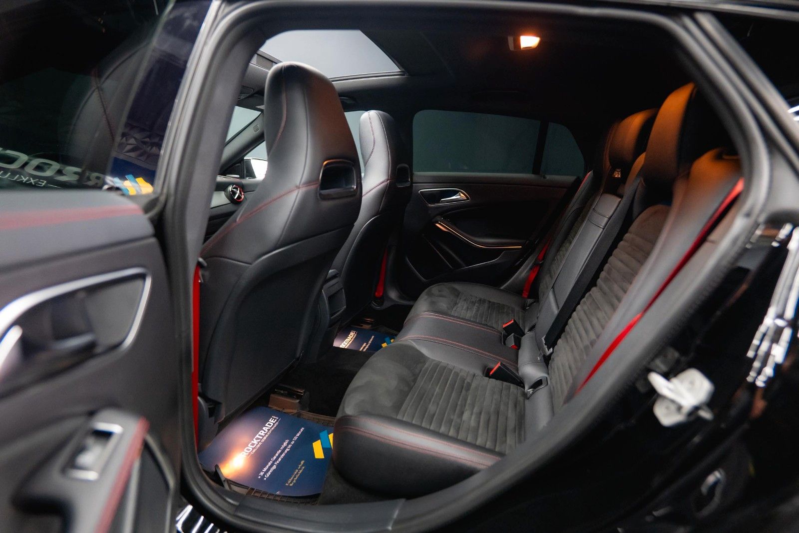 Fahrzeugabbildung Mercedes-Benz CLA 45 AMG 4Matic Performance Night *Pano*LED*