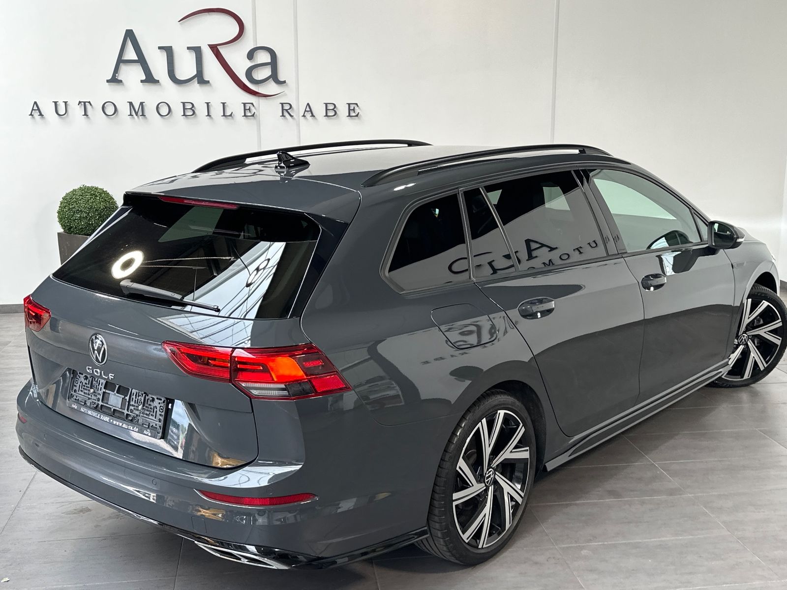 Fahrzeugabbildung Volkswagen Golf Variant R-Line NAV+LED+AHK+KAMERA+ACC+18ZO