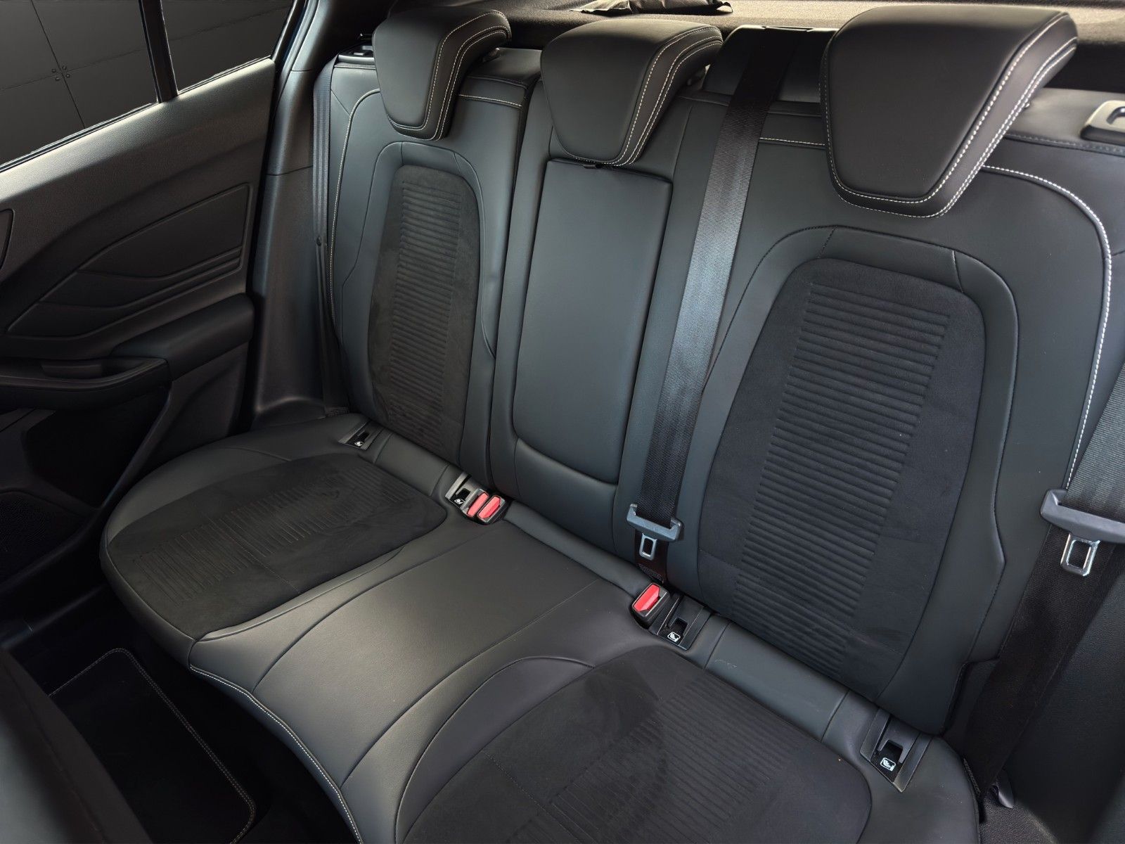 Fahrzeugabbildung Ford Focus Lim. ST *Head-Up*B&O*Keyless*Recaro*ACC