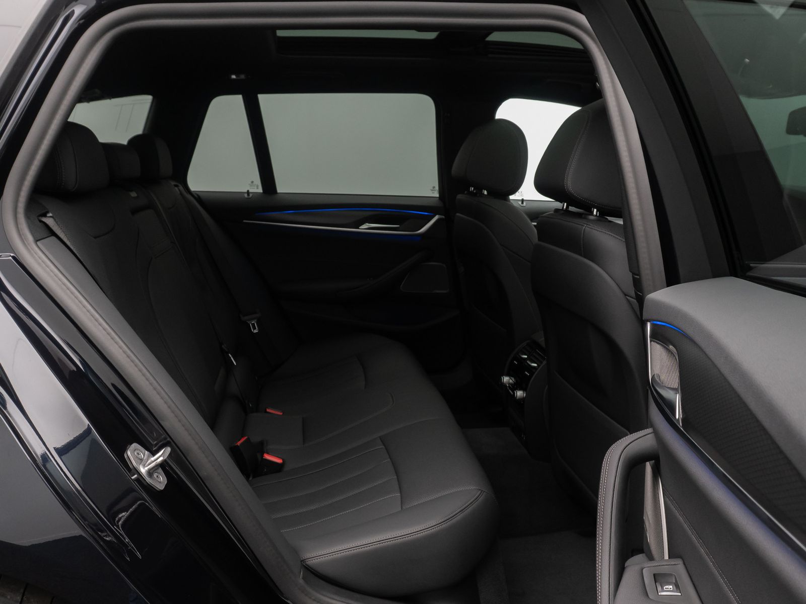 Fahrzeugabbildung BMW 530d  M Sport HUD DAB 4*Klima Laser Kamera Pano