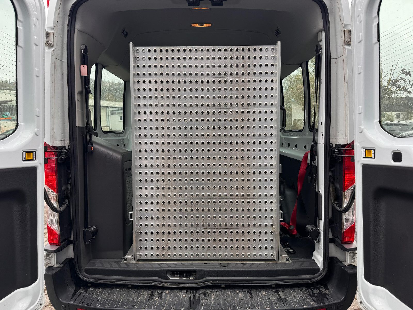 Fahrzeugabbildung Ford Transit 350 L3H2 *'ROLLSTULL LADERAMPE*9-SITZE*