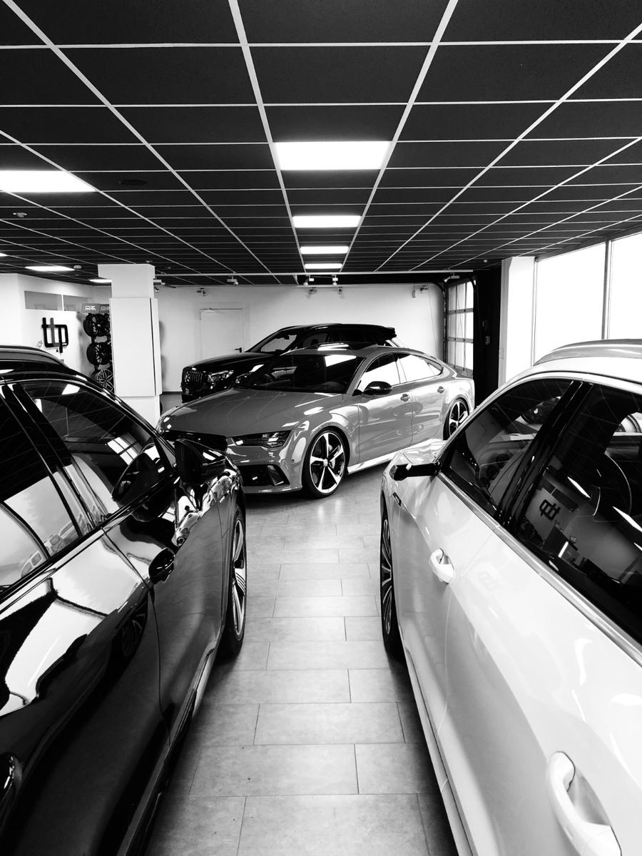 showroom-image-top
