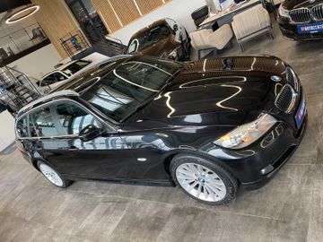 BMW Touring 330d xDrive *PANO*NAVI*PDC*SZHZ*LEDER*