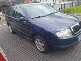 Skoda Fabia Combi 1.4 16V Comfort Comfort - Skoda Fabia mit Benzin-Antrieb: Blau, Kombi, 1.4