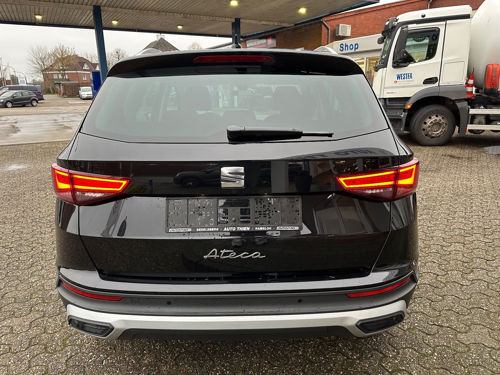 Fahrzeugabbildung SEAT Ateca 1.5 TSI Style DSG AHK/Navi/ACC/SHZG/LED