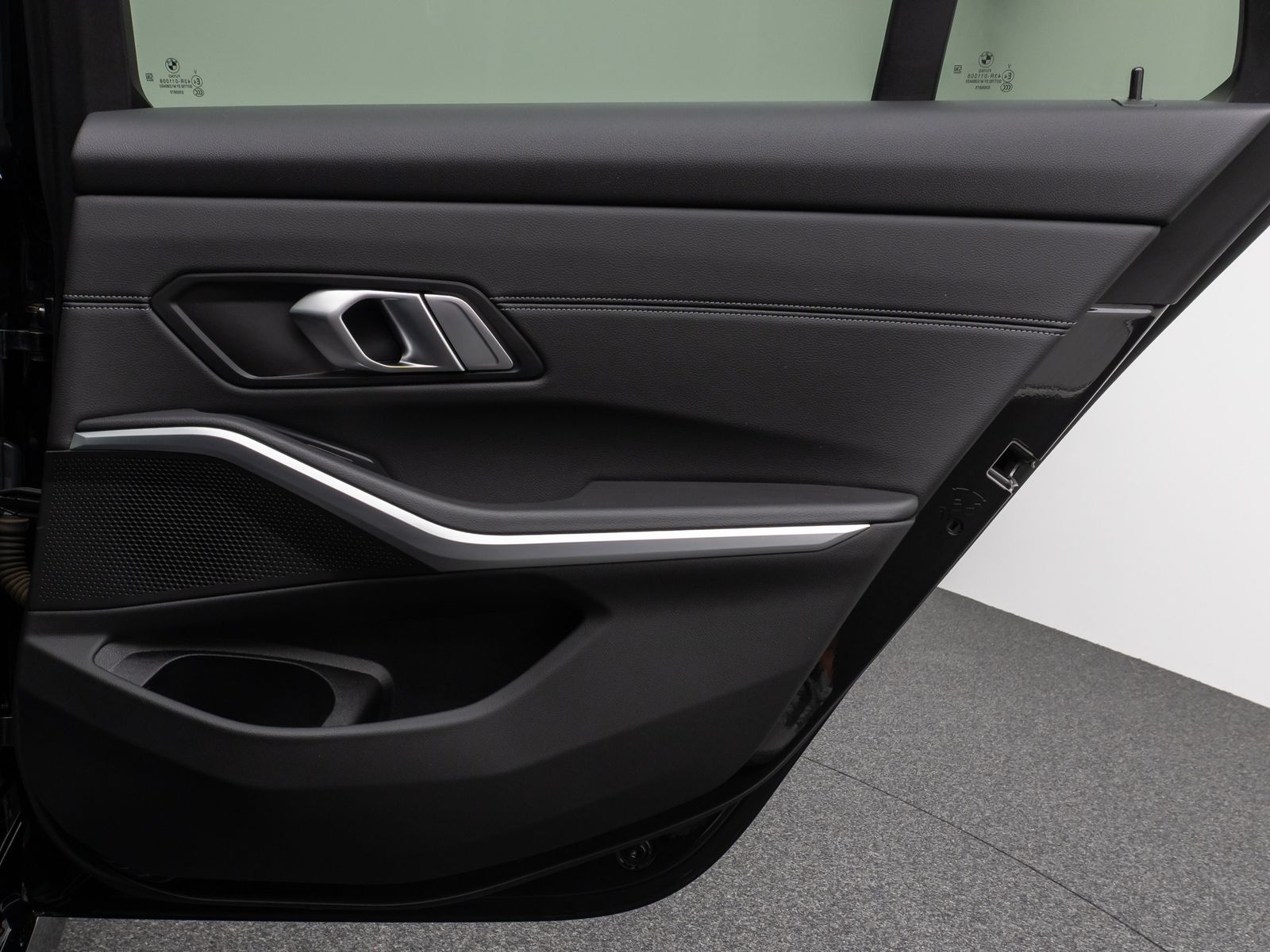 Fahrzeugabbildung BMW 320d Panorama HiFi PDC LED Geschwindigkeitsreg