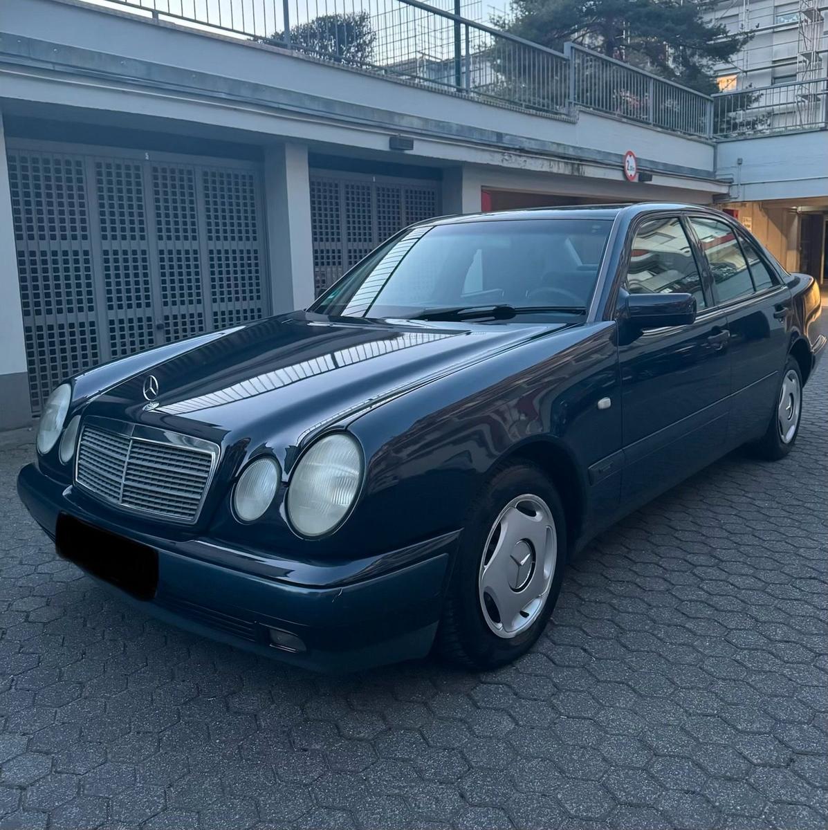 Mercedes-Benz E 200