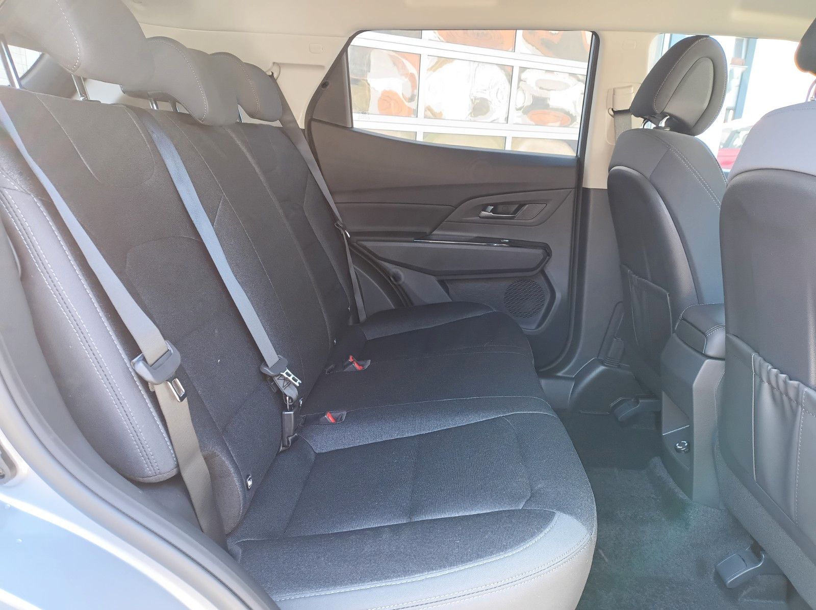 Fahrzeugabbildung KGM KORANDO+BLISS+LH+KEYLESS GO+KAMERA+SH+LED+KLIMA2
