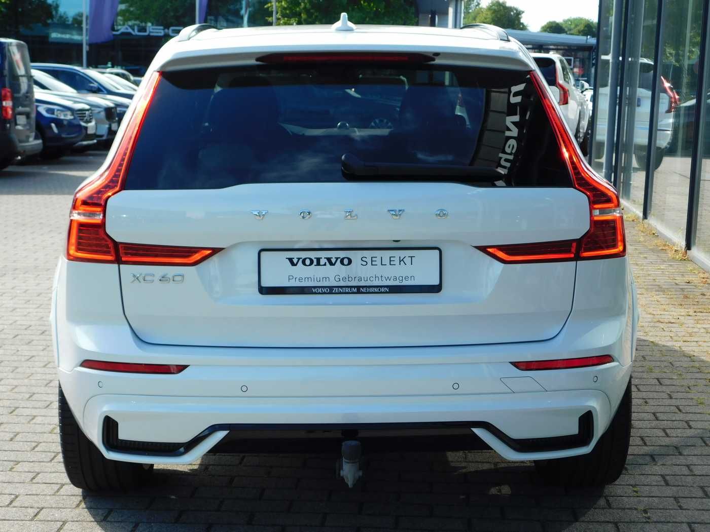Fahrzeugabbildung Volvo XC60 Diesel B5 D AWD Ultimate Dark