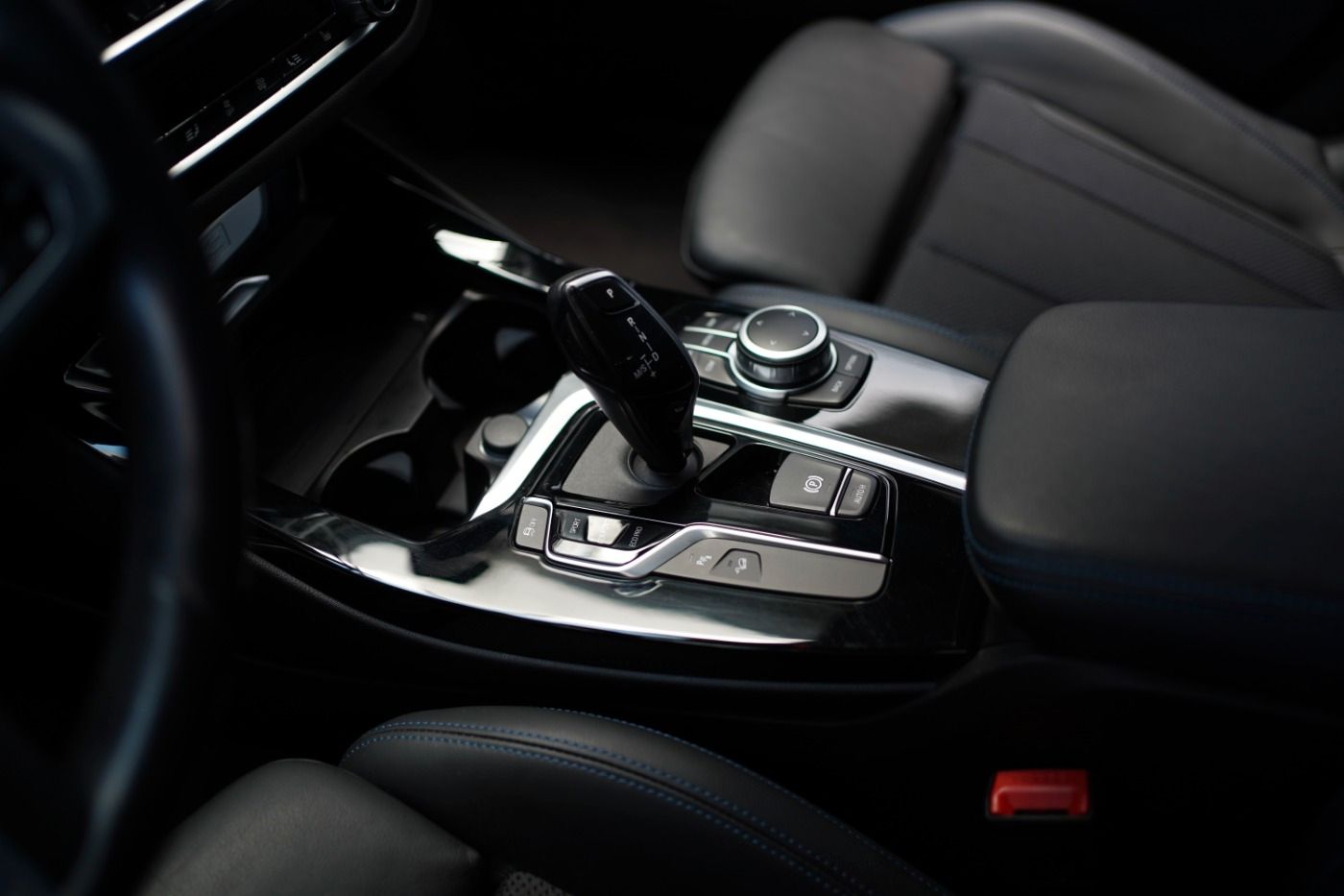 Fahrzeugabbildung BMW X3 20ix M Sport +AHK+ParkingAssis.+Live Cock.Plu