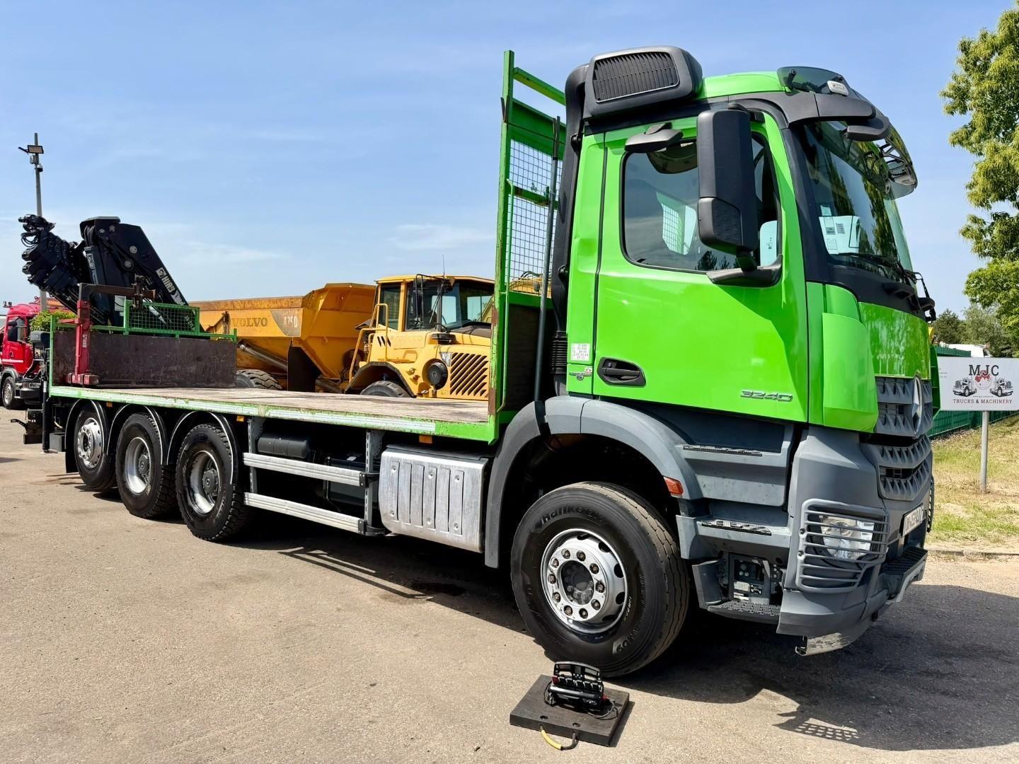 Mercedes-Benz AROCS 3240 8x4 TRIDEM PRITSCHE + KRAN HIAB 211 E