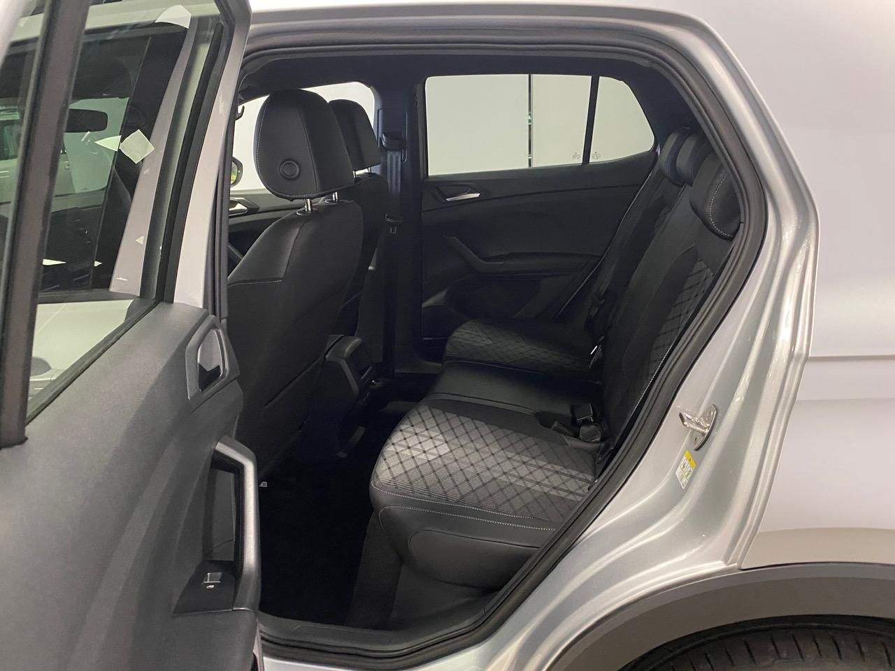 Fahrzeugabbildung Volkswagen T-Cross 1.5 TSI DSG BLACK STYLE R-Line+AHK+ACC++