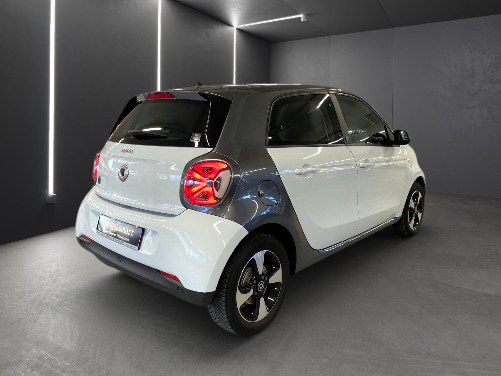 Fahrzeugabbildung Smart EQ forfour Exclusive*LED*Panorama*Plus*Winter*