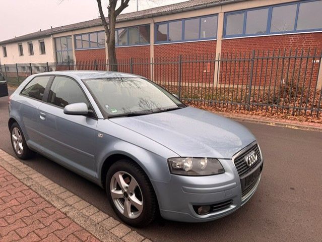 Audi A3 1.6 Attraction +Klima+Alu+AHK+EURO 4